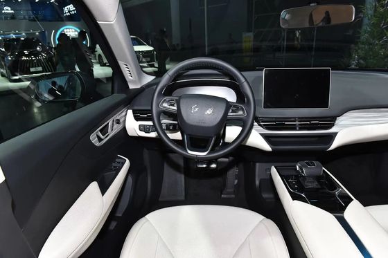 가솔린 또는 전기 연료 2024 Hongqi Eqm5 자동차 검은색 효율적인 좌석 환기