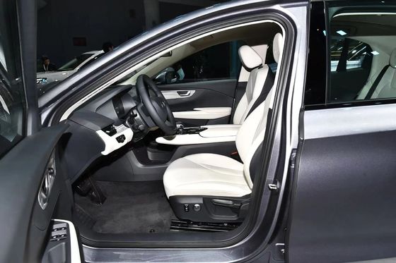 가솔린 또는 전기 연료 2024 Hongqi Eqm5 자동차 검은색 효율적인 좌석 환기