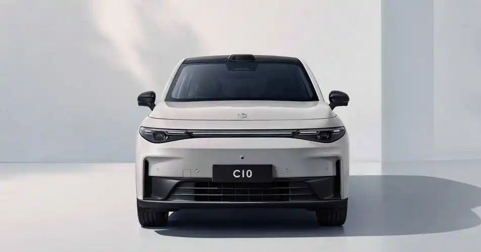 중형 크로스오버 리프모터 C10 회색 530 컴포트 에디션 전기형 SUV